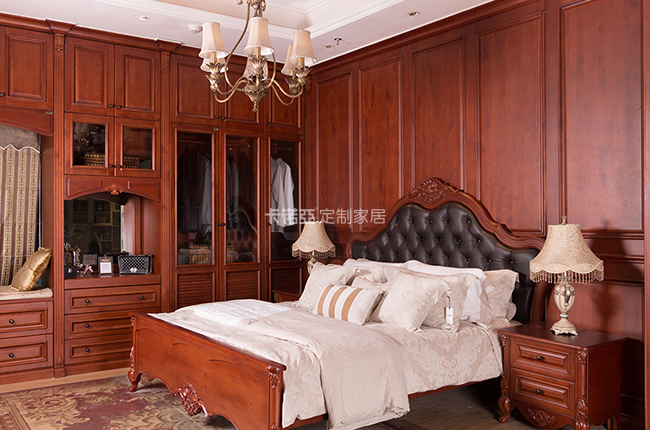 哪個牌子的定制衣柜是實木？定制實木衣柜的知名品牌介紹